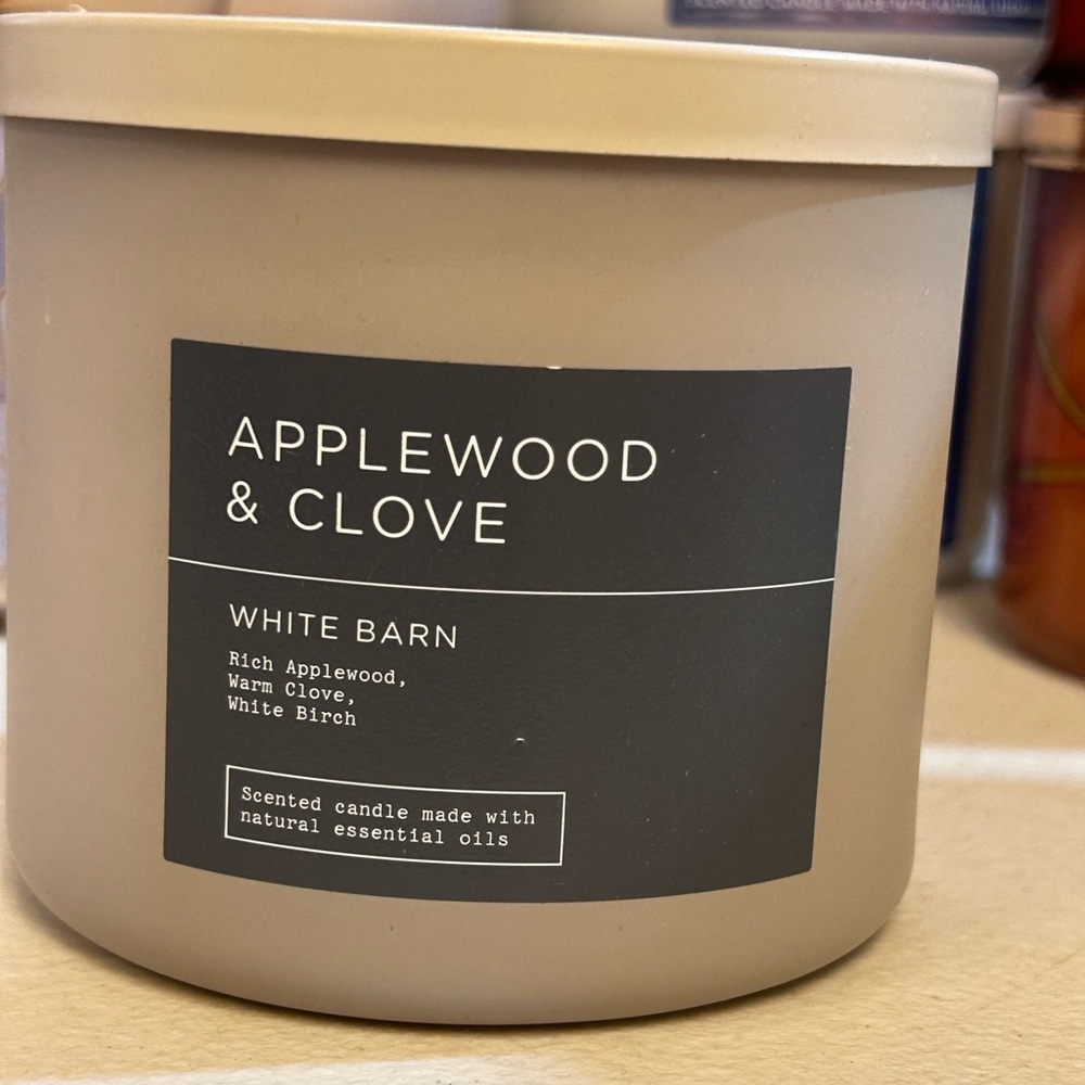 Bath and Body Works 3 Wick Candle Applewood & Clove Fall scent